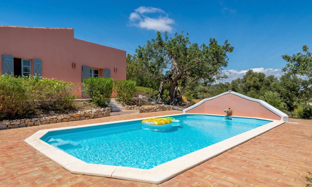 Olhao House | Private villa with private garden, pool and sea view
