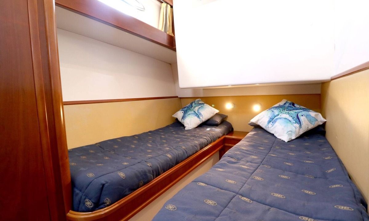 Parque das Nacoes Boat Rental | Private Yacht all comfort: we love our guests
