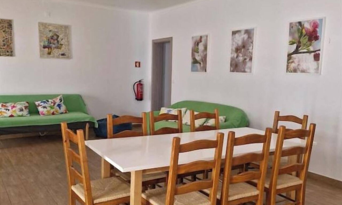 Santa Catarina da Fonte do Bispo House | Crochet Vacation Home, a 15-minute drive from the beach