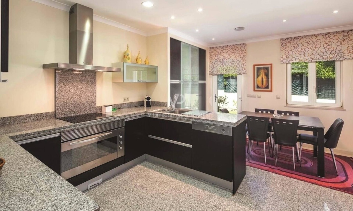 Vilamoura Villa | Luxury villa with golf view in the heart of Vilamoura, heated pool