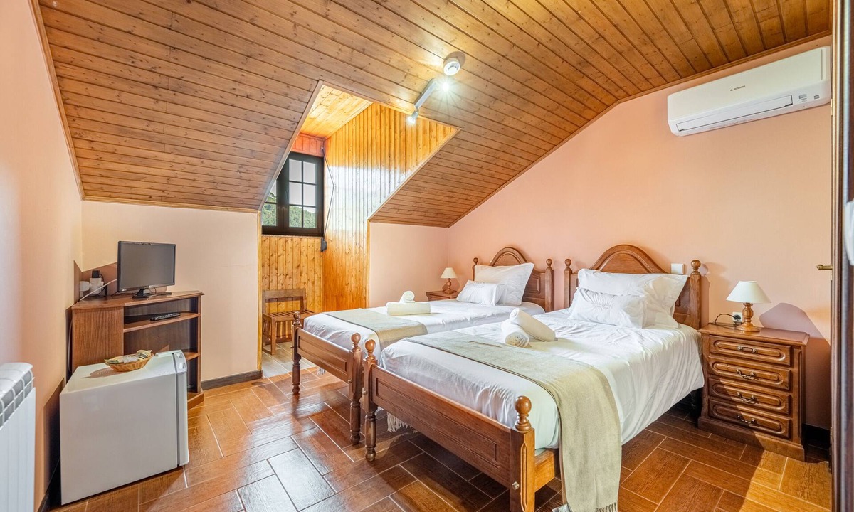Rio Caldo House | Quinta da Carvalha quarto11