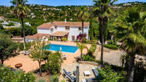 Loule Villa | Quinta da Galina by Portucasa