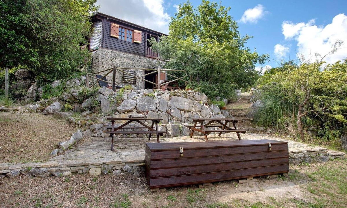 Lourinha House | Quinta Do Castelo - Family Country House with Mountain View, Wi-Fi and Air Conditioning