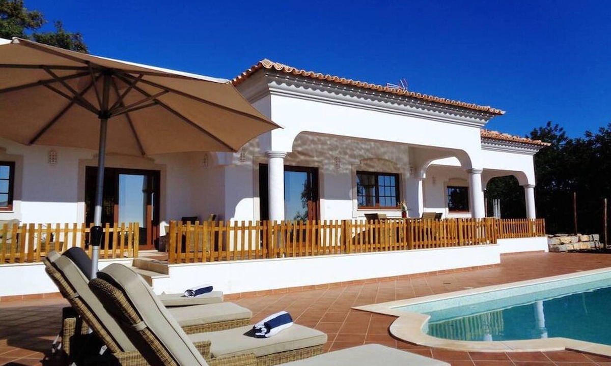Fonte do Bispo Villa | QUINTA SANTHI, Foupana