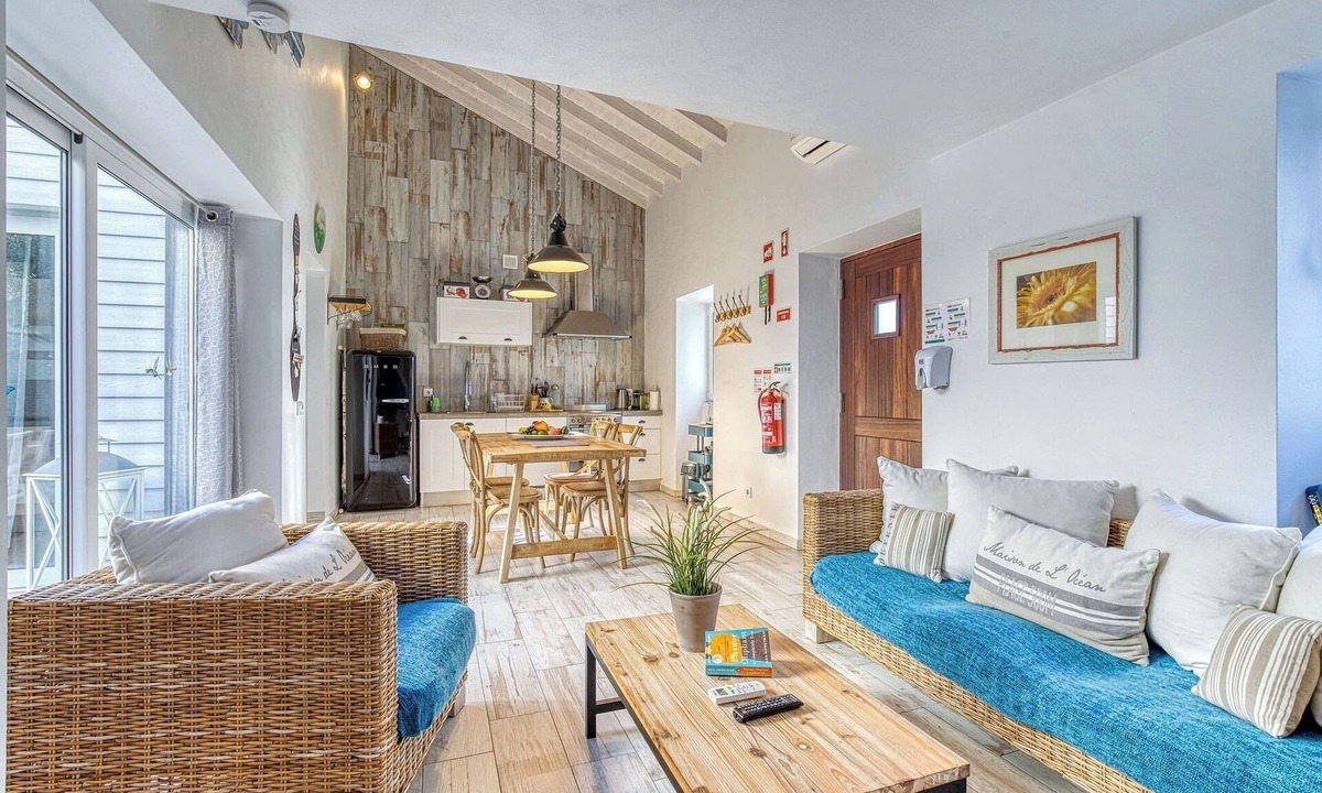 Mato Serrao Ski Chalet | Quintal da Oliveira, charming traditional cottage in Carvoeiro close to the centre