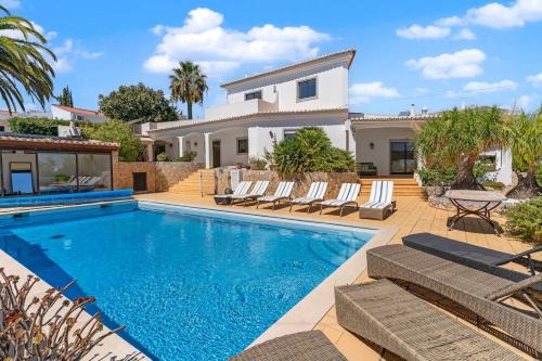 Funchal Villa | Relaxing Lagos Villa with Private Pool, 6 Min Beach