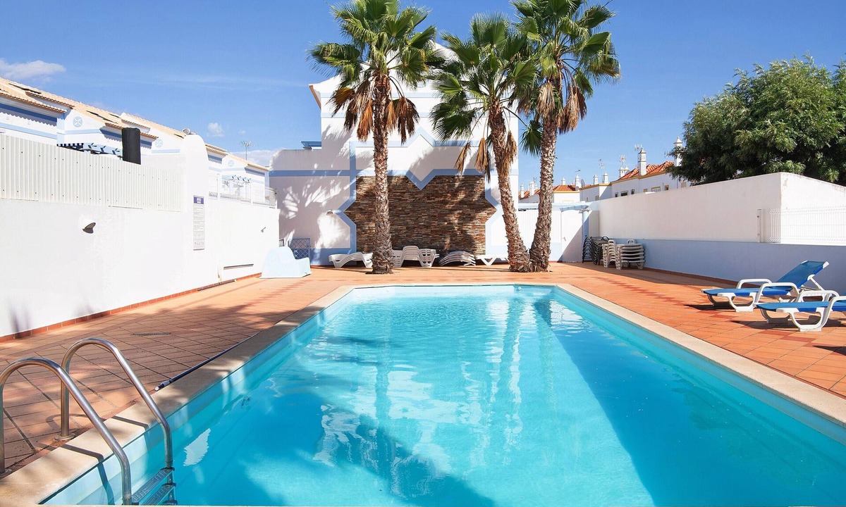 Manta Rota Villa | Residência Ideal Villas: pool, AC, barbecue, equipped, up to 11 guests