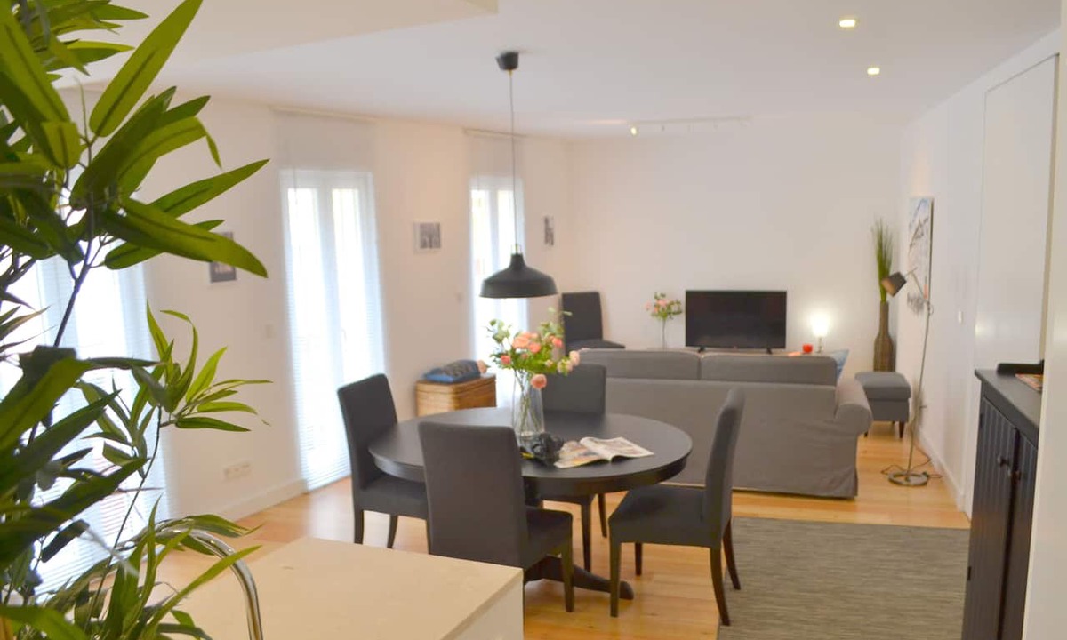 Lisbon Old Town Apartment | RH Bombarda 5, Lisbon Deluxe Apartment
