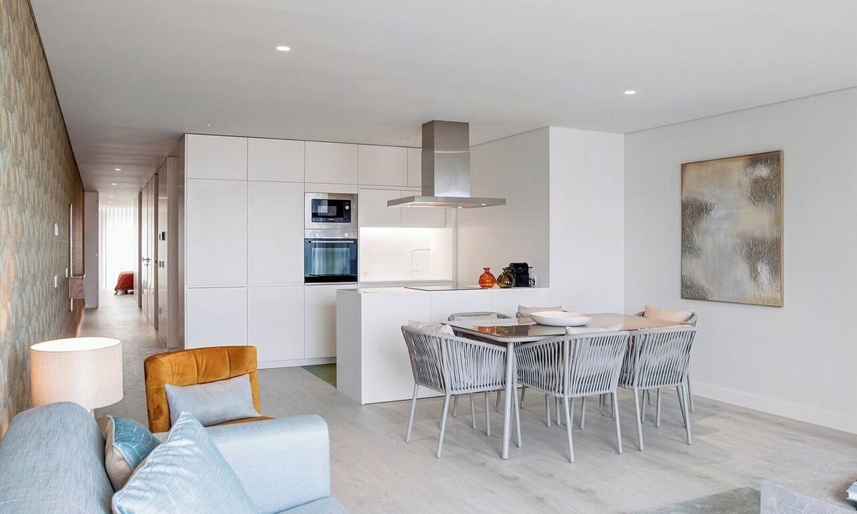 Santa Marinha Apartment | Riverside Luxe 2BR | Pool, Spa, Balcony and Parking