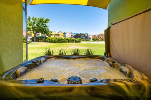 Albufeira Villa | Romantic with private Hot Tub & Parking - big pool - Marina access