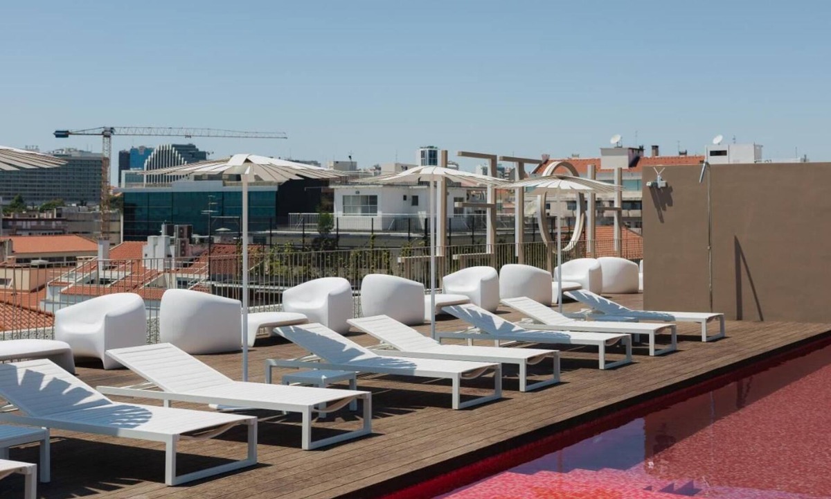 Sao Jorge de Arroios Hotel | Rooftop Pool, Magical Light Show & Lisbon’s History at Your Doorstep
