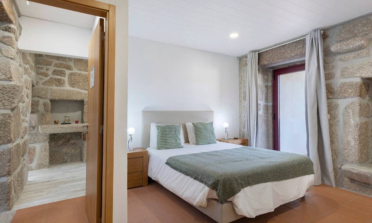 Ribeira Apartment | Room 13 – Balcony at Quinta do Avô with Mountain View, Wi-Fi and Air Conditioning