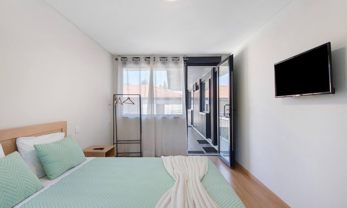 Rossas Apartment | Room 7 with private bathroom, Wi-Fi, and air conditioning