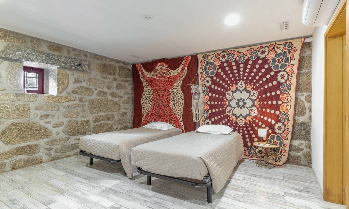 Ribeira Apartment | Room 'Quarto 1 - Quinta Do Avô' with Wi-Fi and Air Conditioning