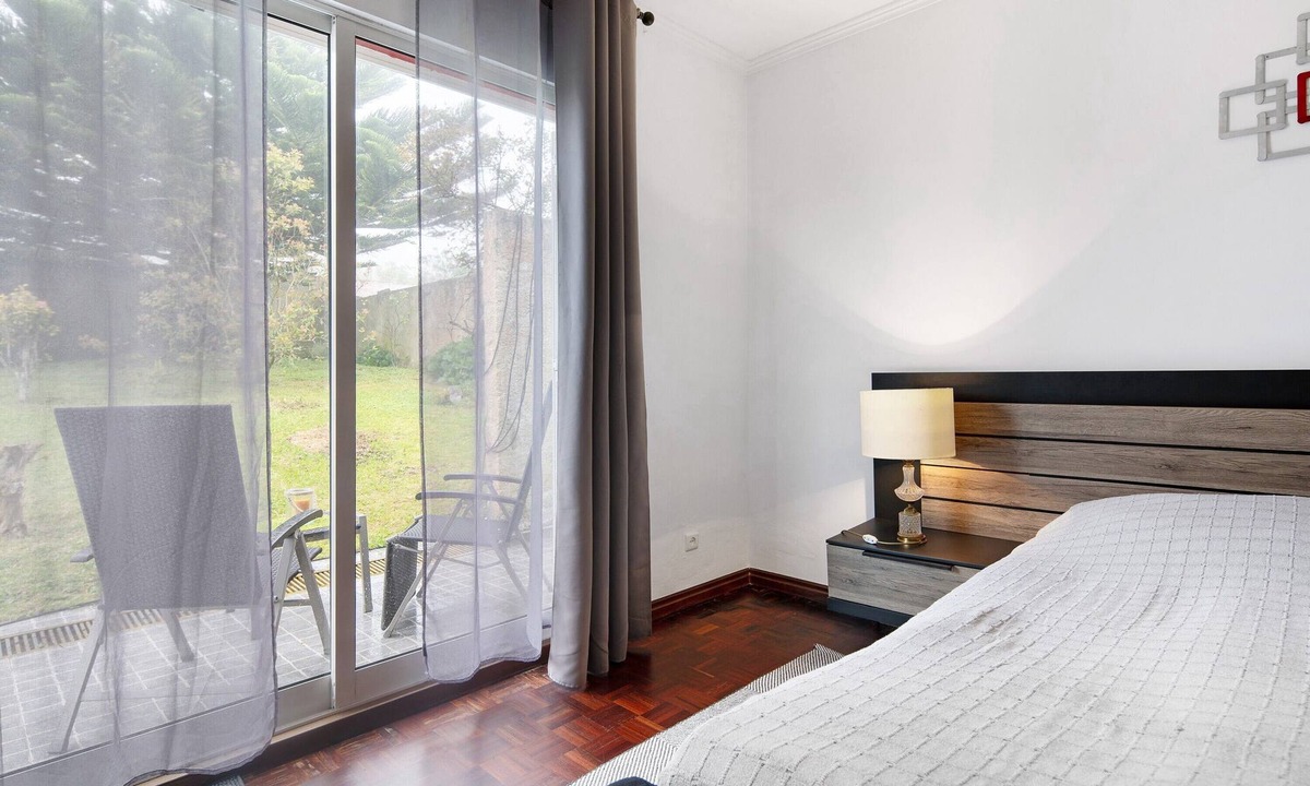 Lagoa Apartment | Room 'Quarto Belo Dia' with Shared Terrace, Wi-Fi and Air Conditioning