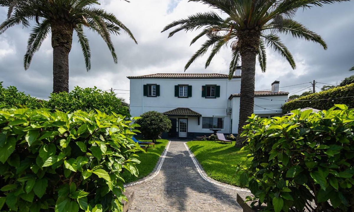 Ribeira Grande Cottage | SantÁna Estate