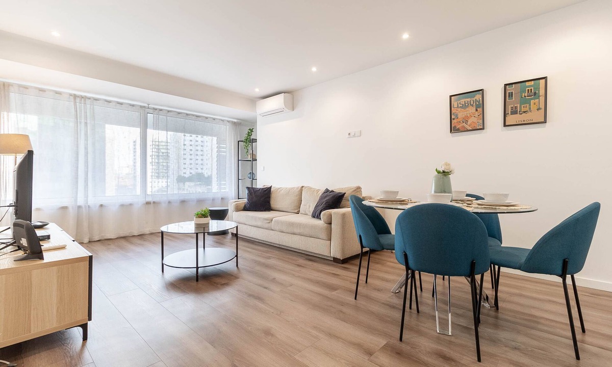 Lisbon Old Town Apartment | Savory Black Apartment, Sete Rios, Lisbon!New!