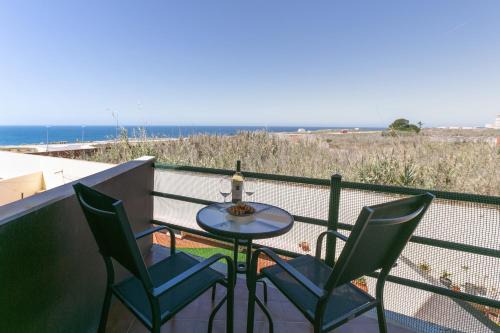 Sao Pedro Apartment | Seaside Deluxe Flat