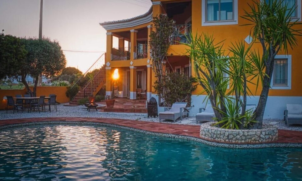 Albardeira Apartment | Seaview studio apartment sleeps 3 with pool