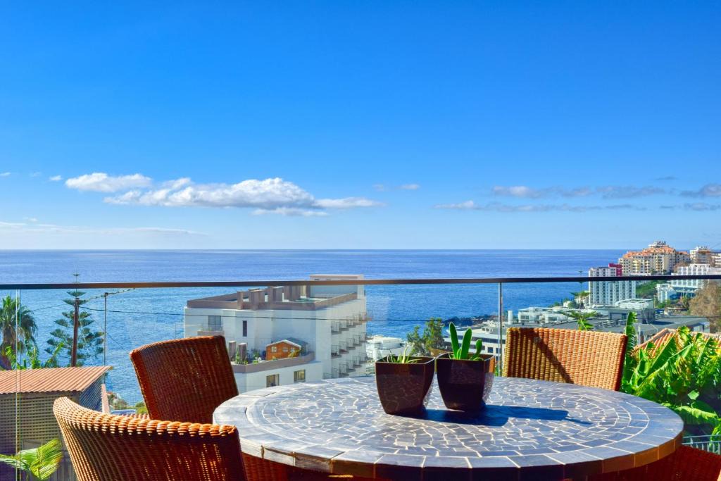 Sao Martinho Apartment | Seculo XXI, a Home in Madeira