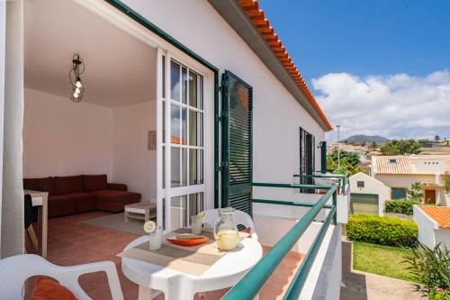 Pedras Pretas Apartment | Sol Dourado by An Island Apart