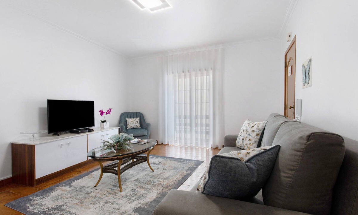 Nazare Apartment | Solar do Diabrete T2 – Spacious Apartment with Sea Views in Central Nazaré