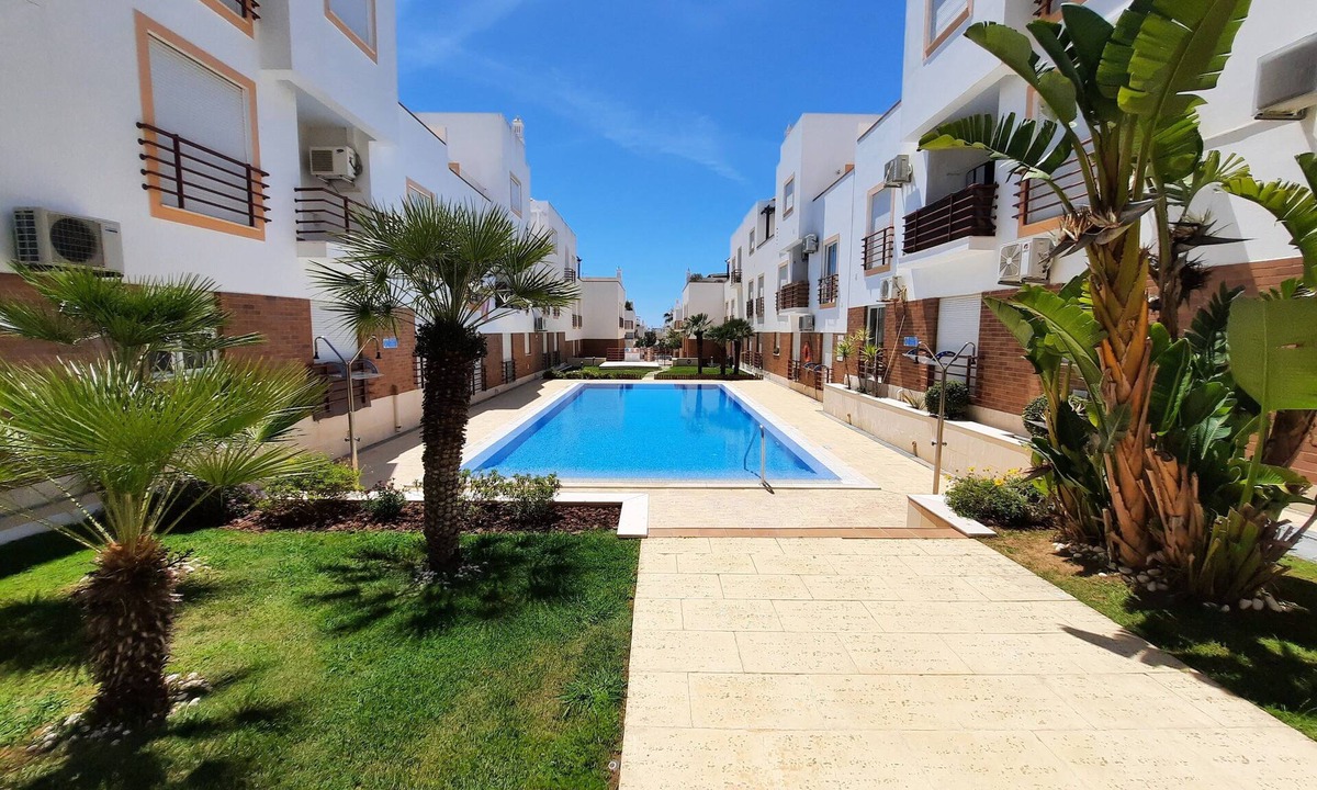 Conceicao e Cabanas de Tavira Apartment | Spacious 2 Bedroom Apt With Air - Con, Swimming Pool, Very Close To The Beach.
