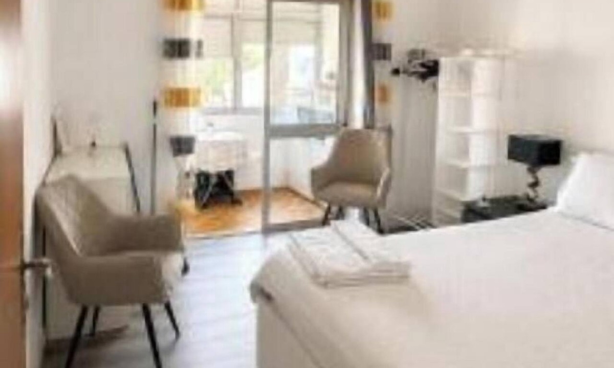 Corroios Apartment | Spacious 3-Bedroom Retreat in Miratejo — Sleeps 6