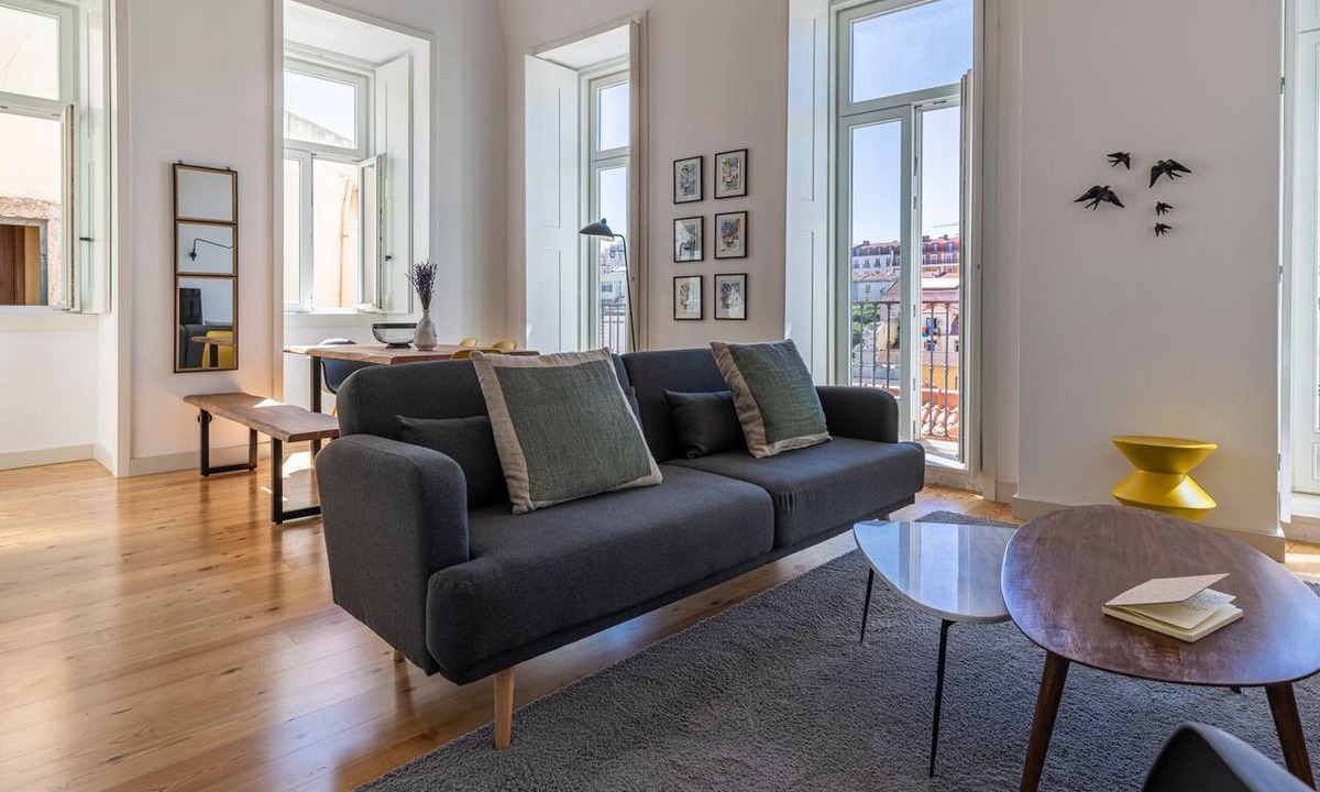 Lisbon Old Town Apartment | Spacious 3BDR Apartment with Balcony by LovelyStay