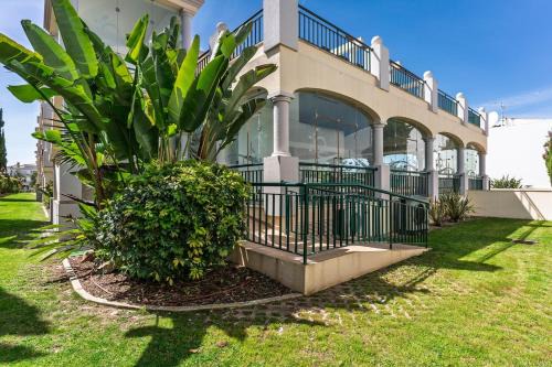 Guia Apartment | Spacious 3BR Flat in Guia – Minutes from Zoomarine & Beaches