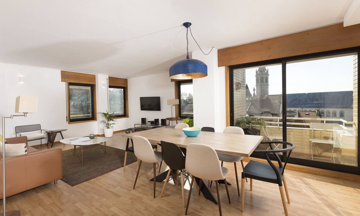 Paranhos Apartment | Spacious 3BR Porto Center Apt w/Balcony | Full A/C, Parking & LiftsLV Premier MQ2- View, AC, lifts, balcony