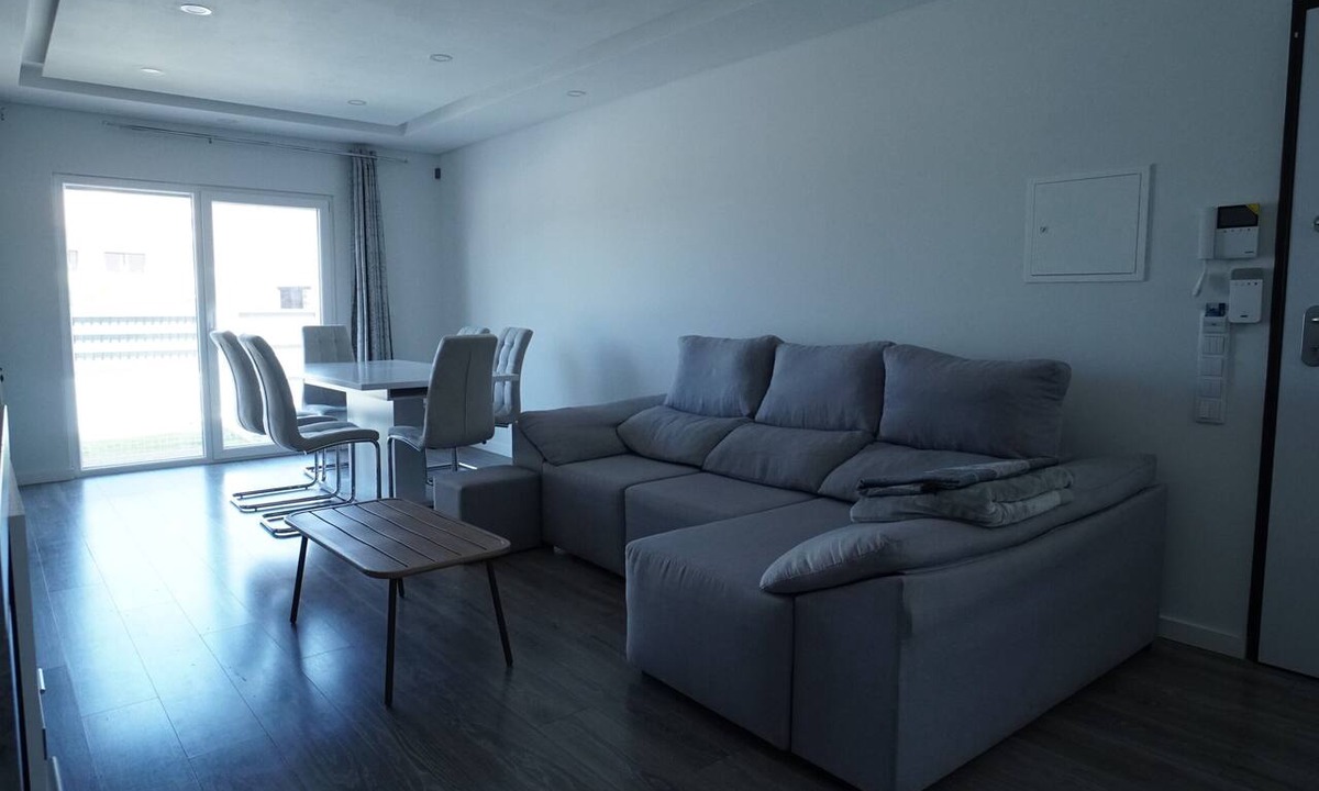 Seixal House | Spacious 4-Bedroom Villa in Fernão Ferro with Private Terrace, Wi-Fi & Air Conditioning