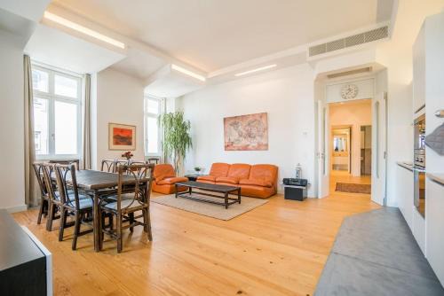 Sao Paulo Apartment | Spacious & Bright Apartment in Cais Sodre