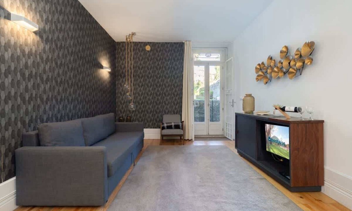 Lordelo do Ouro e Massarelos Apartment | Spacious Captivating Flat | Terrace by HostWise