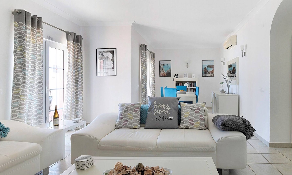 Budens House | Spacious Linked Villa, Poolside location, Free fibre optic WIFI