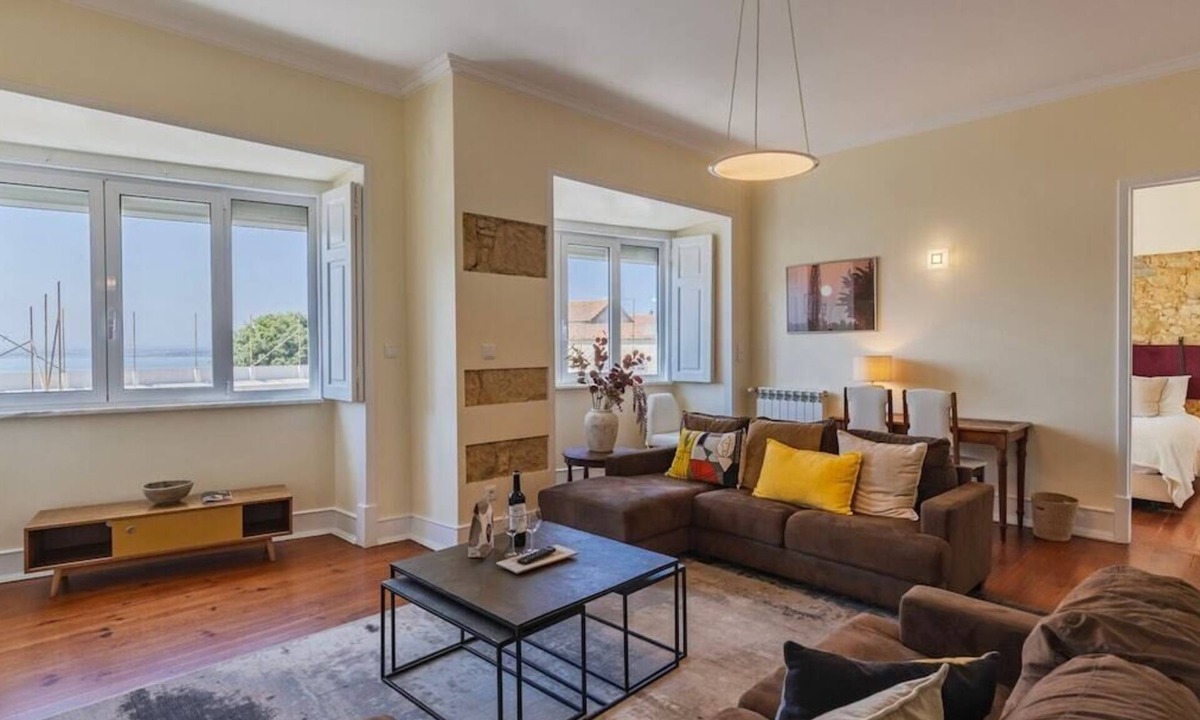 Alfama Apartment | Spacious Mordern Apt in Graça’s Historic Quarter