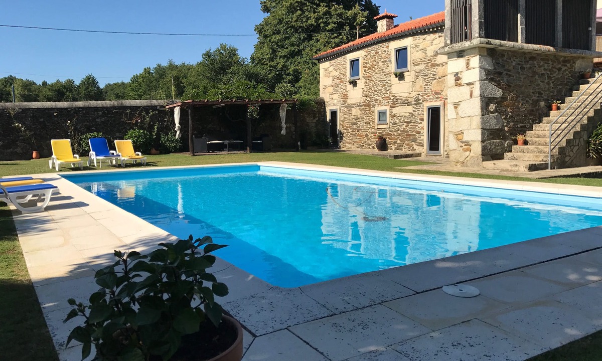 Cardielos Cottage | Spacious Private 4-Bedroom Villa with a Pool and Large Garden for 8 Guests