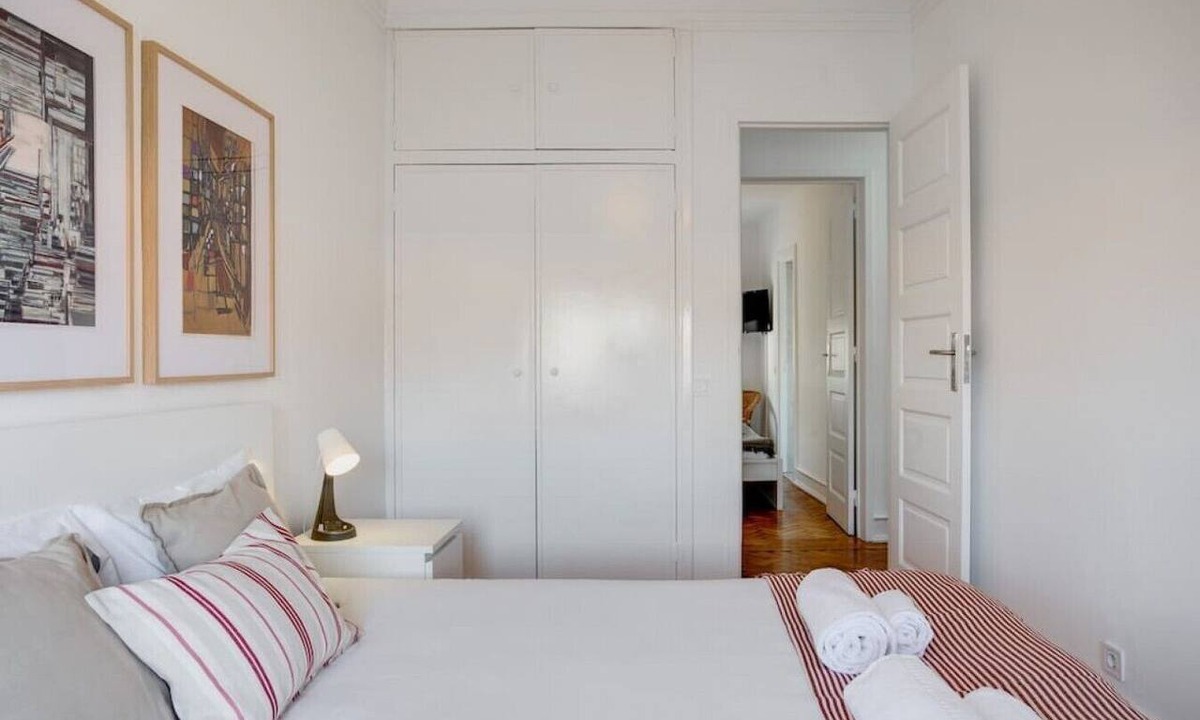 Sao Joao de Deus Apartment | Spacious Tailor Made Flat in Areeiro