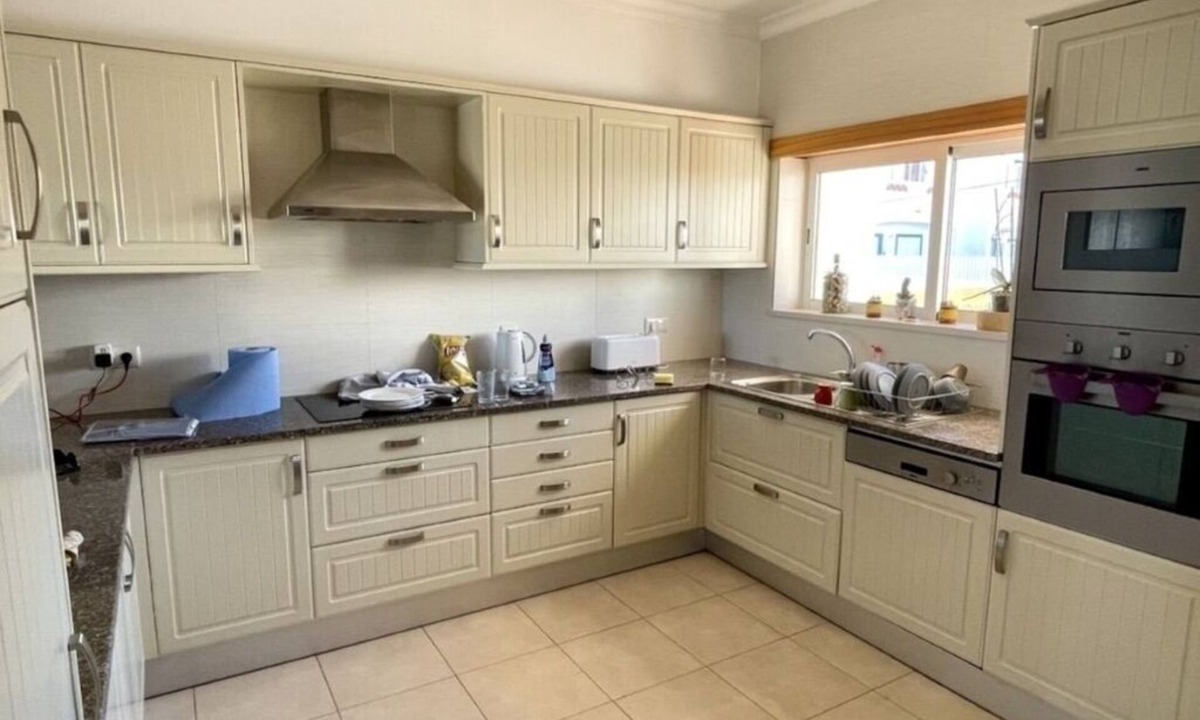 Budens Villa | Spacious Villa on edge of Portuguese Village close to stunning beaches/amenities