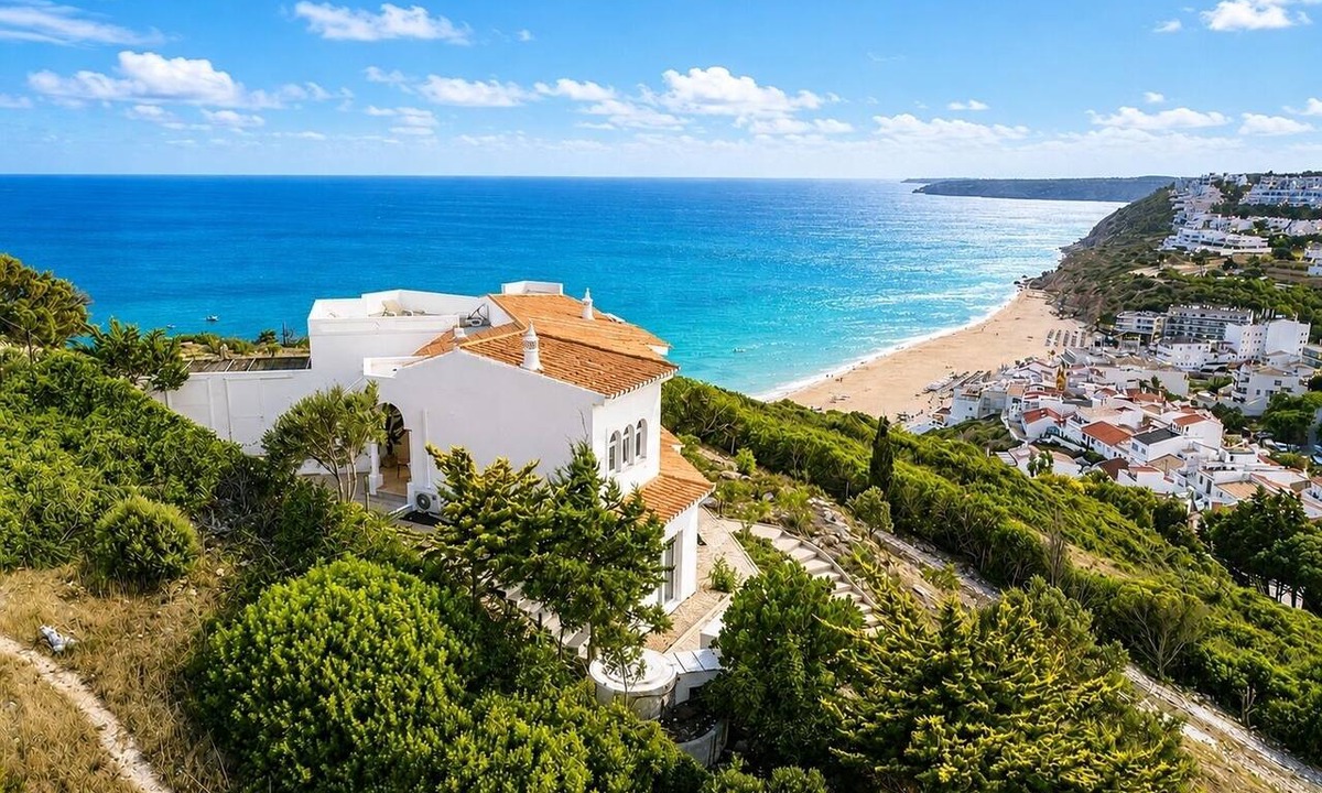 Salema Villa | Spectacular Clifftop 180° Oceanview Villa - Salema Beach ★
