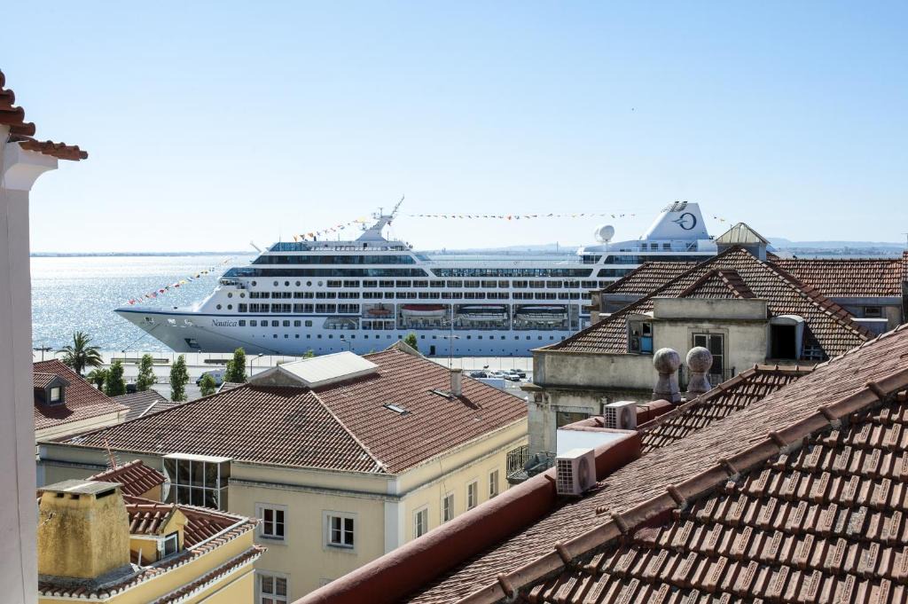 Santo Estevao House | Stay local in Alfama! Deolinda central Home, amazing view