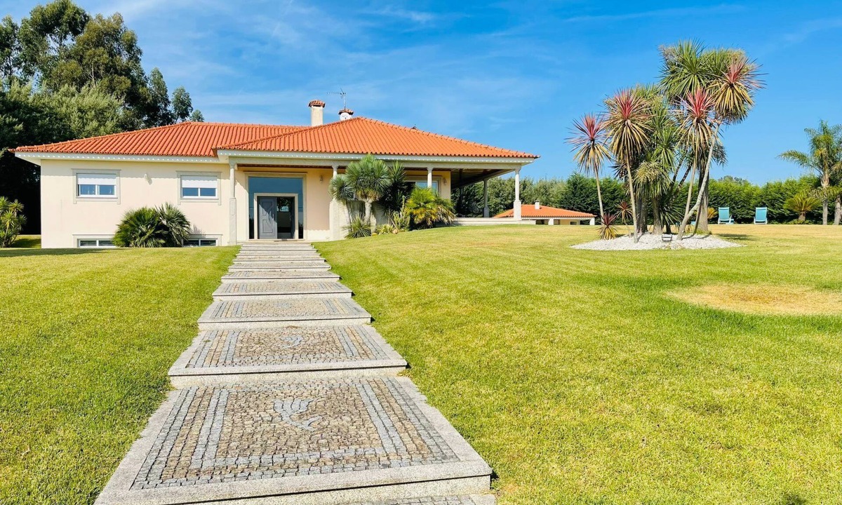 Cardielos House | Stilvolle Villa in Viana do Castelo by Interhome