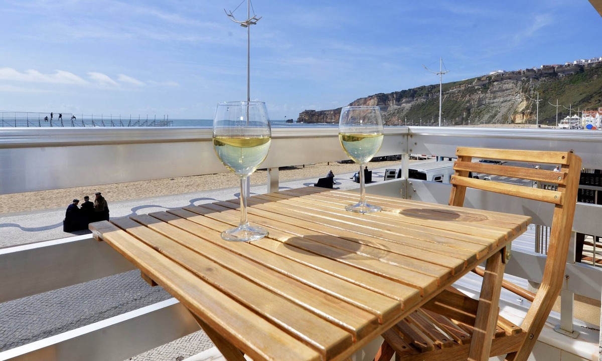 Nazare Apartment | Stone's Throw - Front line apartment in Nazaré