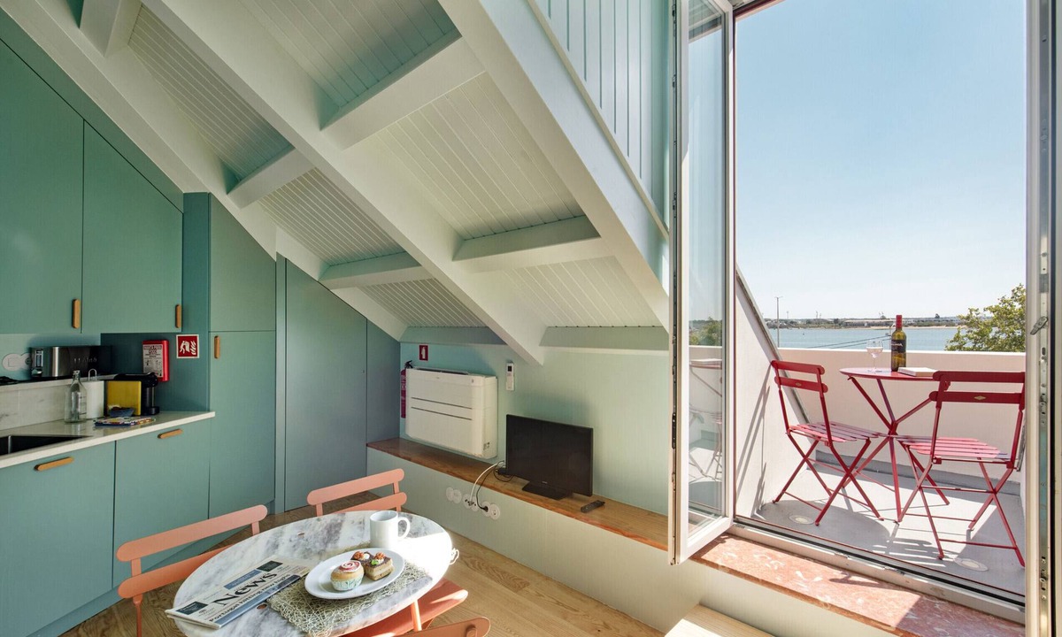 Vila Real Santo Antonio Apartment | Studio with a View, Pool and History