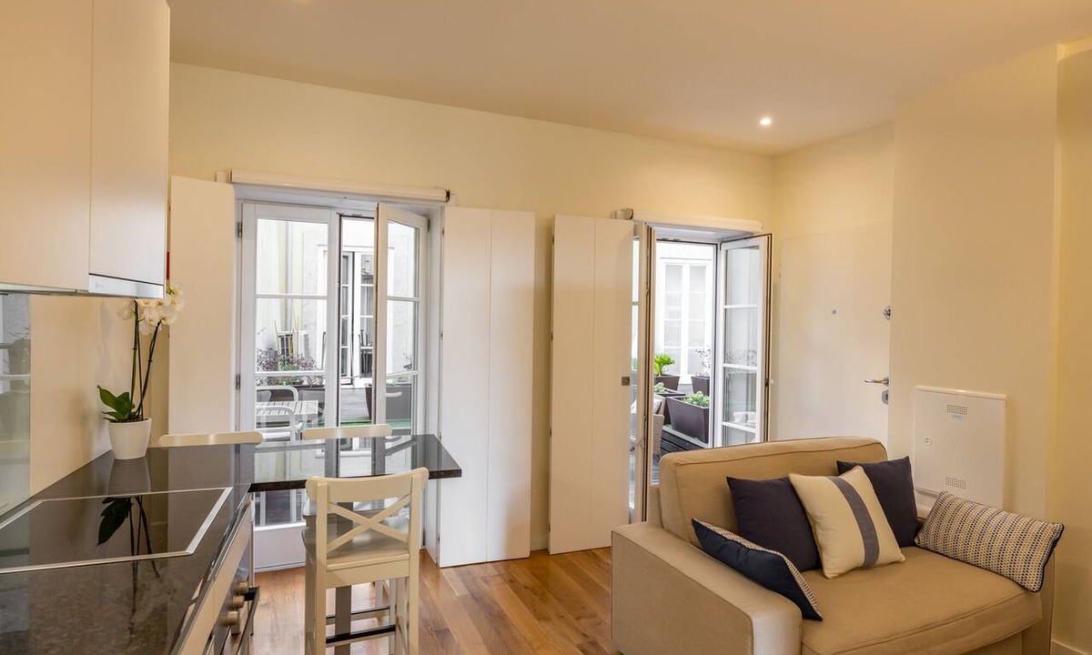 Foz do Douro Apartment | Studio apartment with a courtyard, a 3-minute walk from the beach and a 20-minute bus ride from downtown