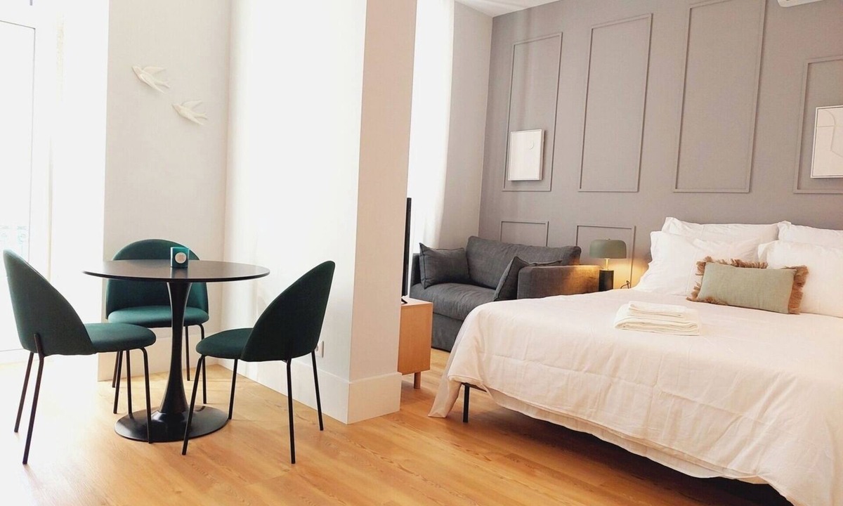 Santo Condestavel Apartment | Studio Lisbon Balcony Elevator AC Parking