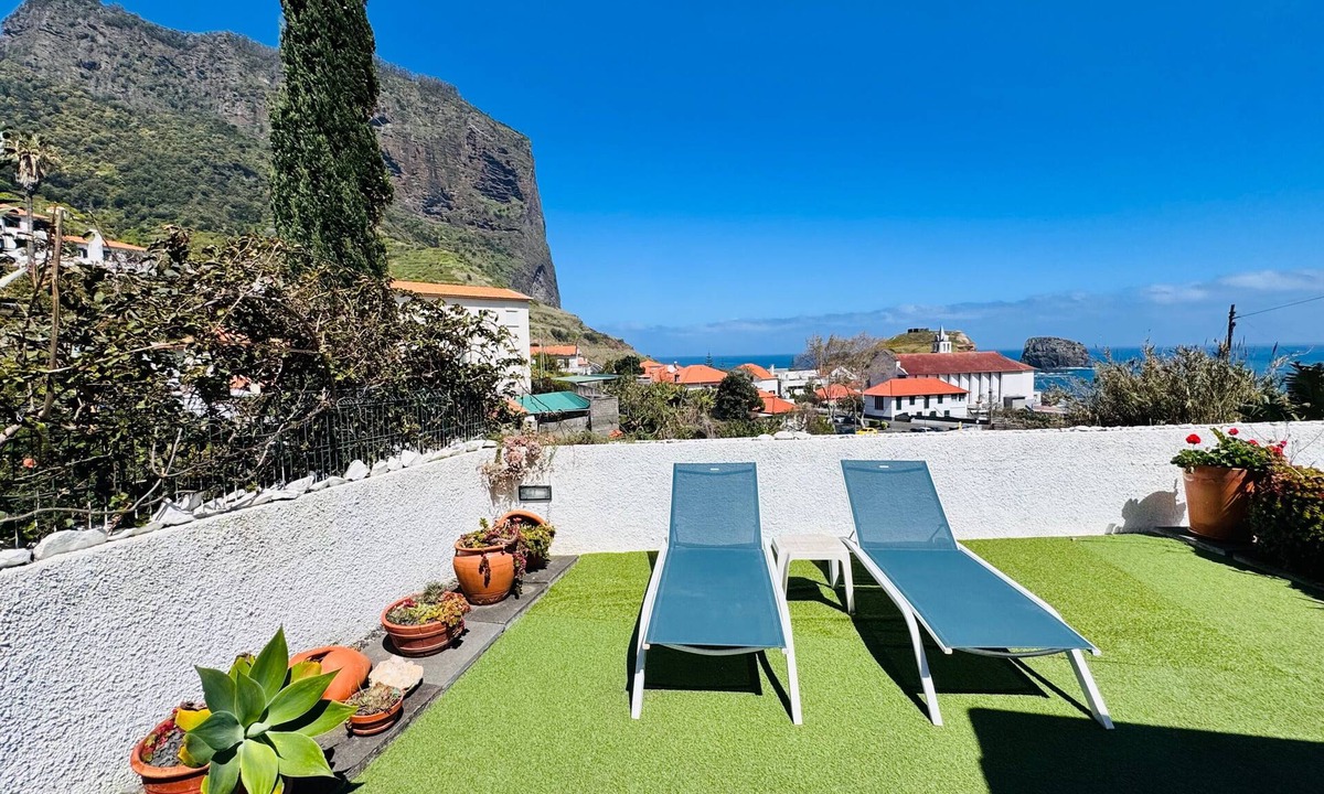 Porto da Cruz Apartment | Studio Matilde and Joaquim, panoramic sea view
