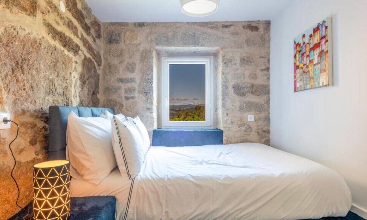 Covas Apartment | Studio with Mountain View, Wi-Fi and Air Conditioning