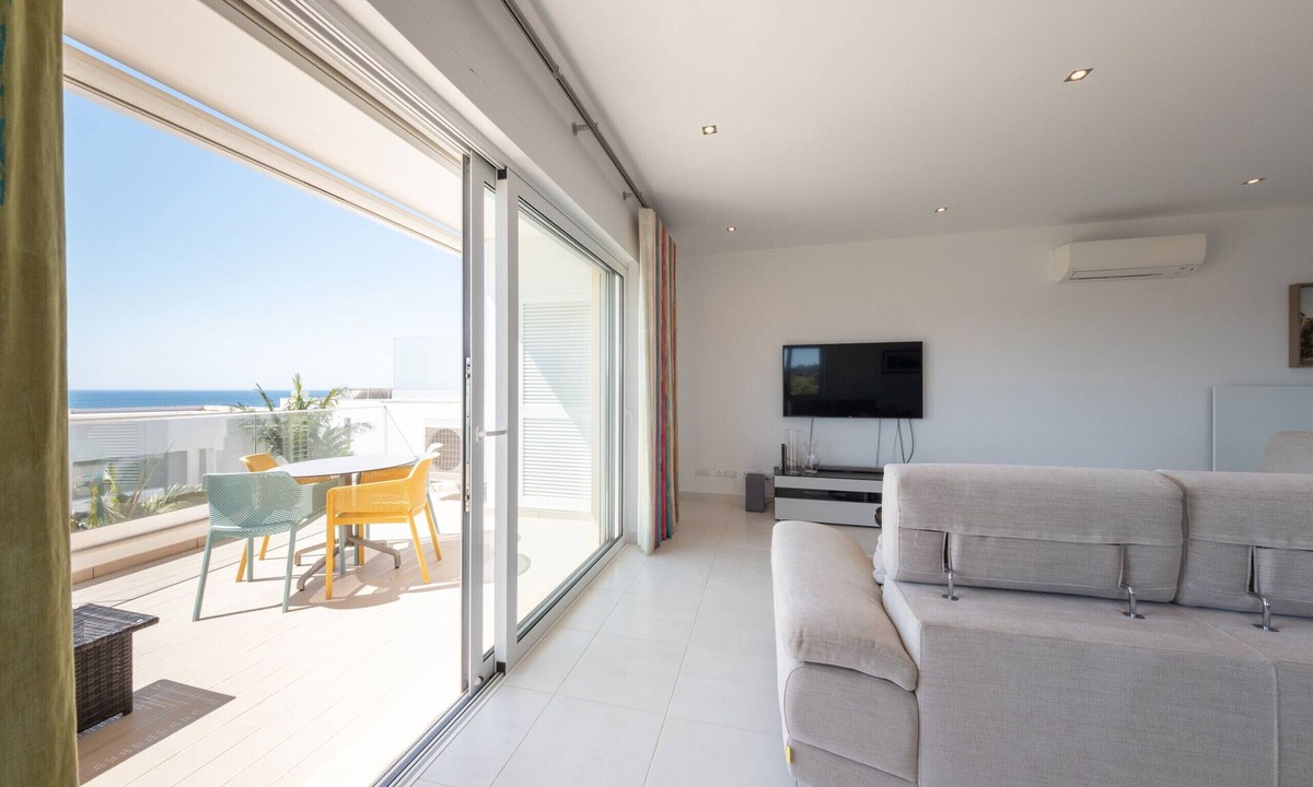 Porto de Mos Apartment | Stunning modern apartment [69]