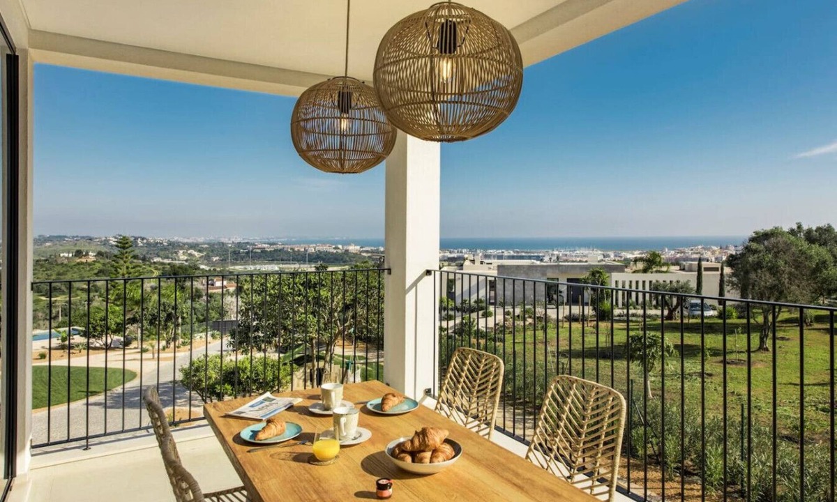 Falfeira Villa | Stunning Villa Ocean & Lagos Views Heated Pool